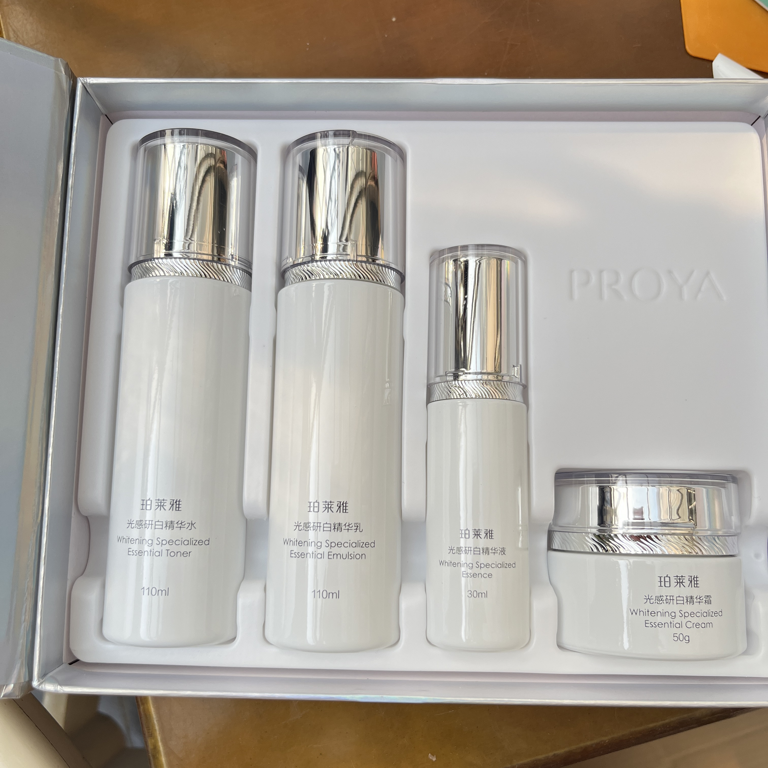 [送人礼盒]珀莱雅光感研白水乳套装礼盒款水乳霜精华套盒护肤品美白祛斑缩略图 3